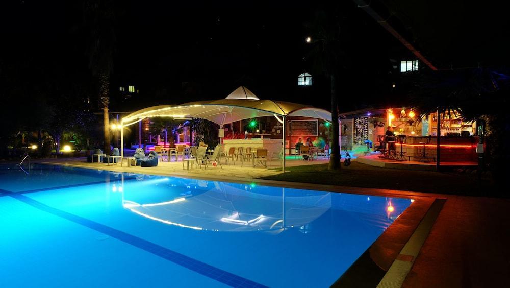 Erendiz Garden Hotel เกเมร์ ภายนอก รูปภาพ