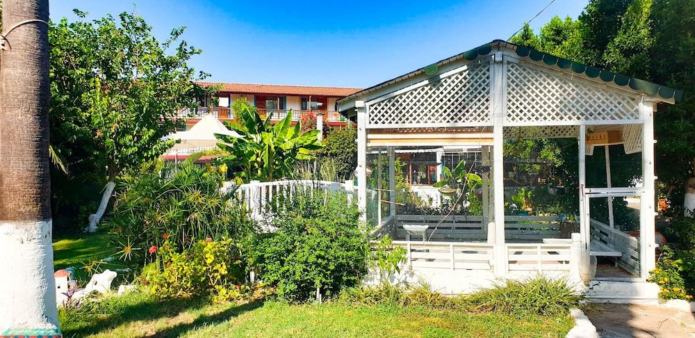 Erendiz Garden Hotel เกเมร์ ภายนอก รูปภาพ